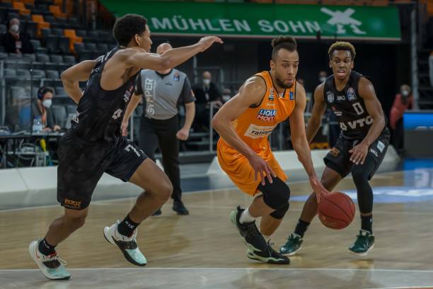 虽然他依旧 虽然他依旧