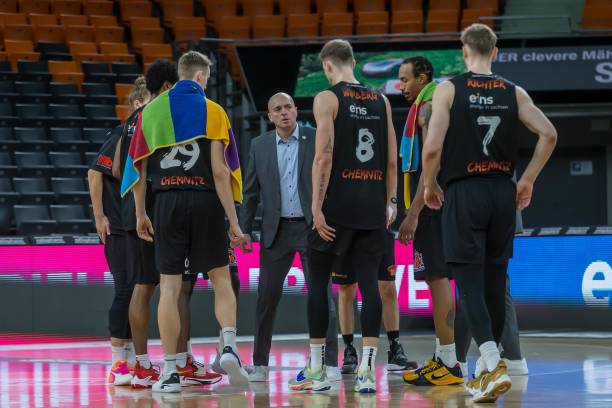 进攻空间将 进攻空间将